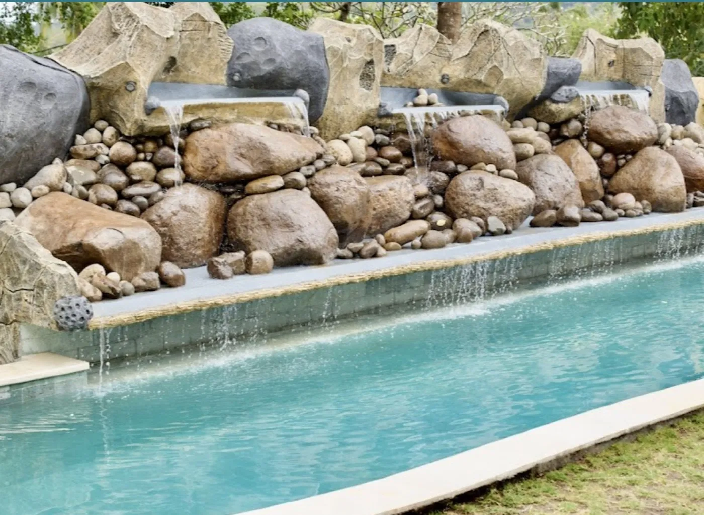 Malasama pool waterfall feature